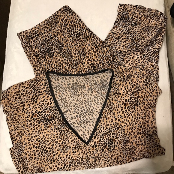 Gilligan & O’Malley 2 pcs Leopard blouse & square pants set, size Large. - Picture 5 of 5